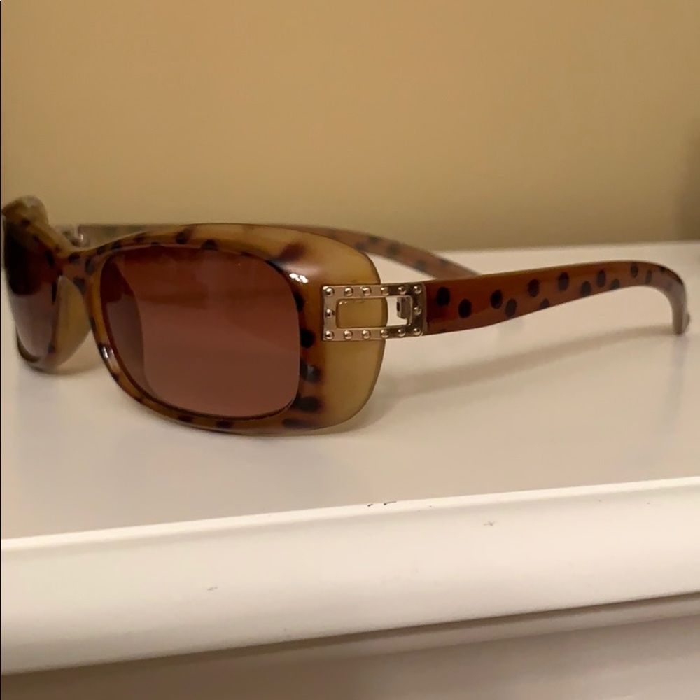 Sunglasses - Picture 2 of 7
